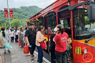 胡明轩：我要跟上飞哥和周琦的步伐 把队伍更好地团结在一起