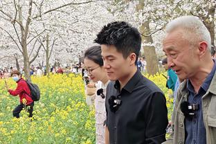 鲁媒：克雷桑踩场未参与互动环节，客战海港刘世博预计继续首发